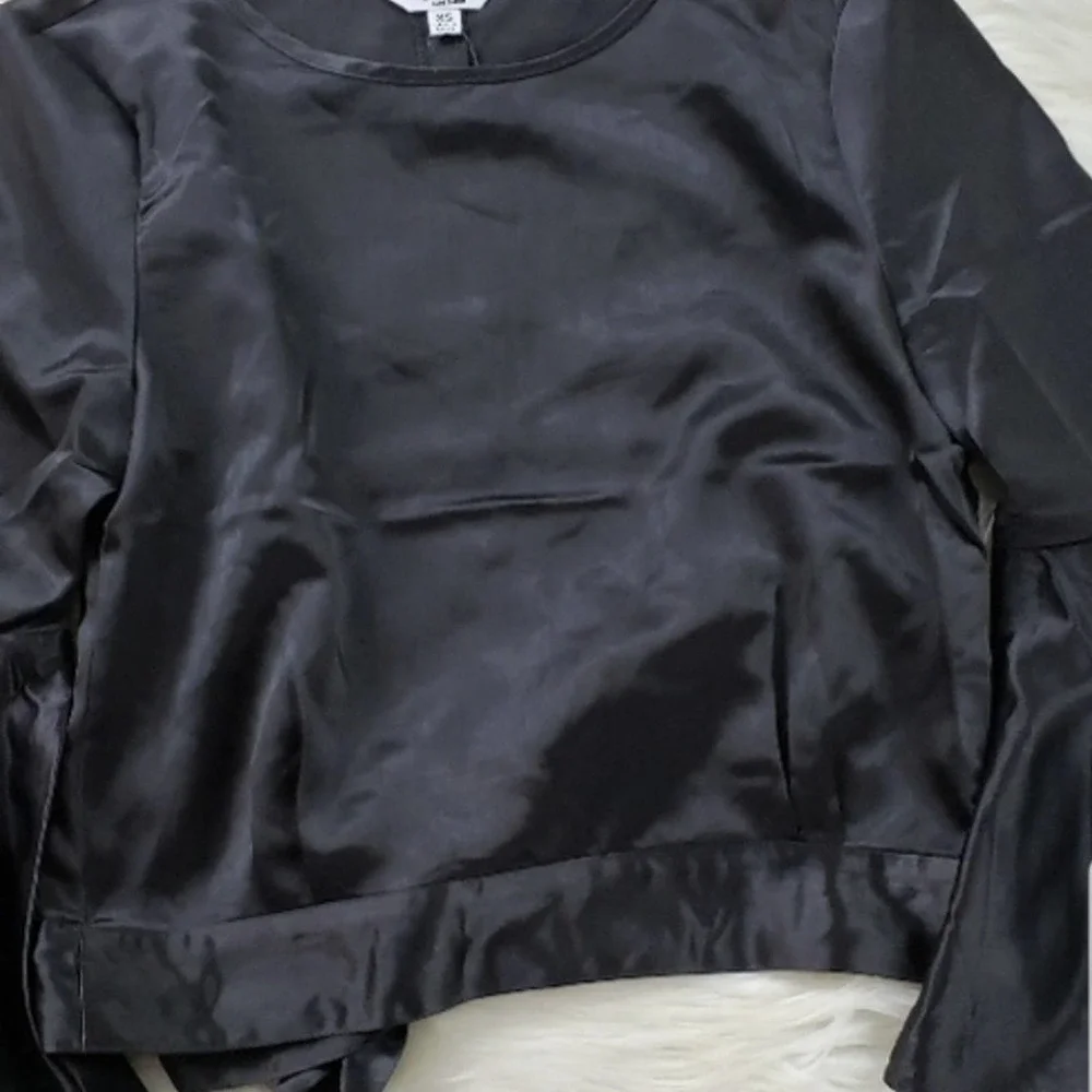 Jack by BB Dakota Retro Inspired Chic Bell Sleeve Black Satin Crop Top Size XS - Picture 2 of 7